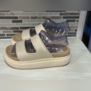 Reef Womens Cushion Bondi 2
Platform Slide Sandals Women’s Size 5
Natural